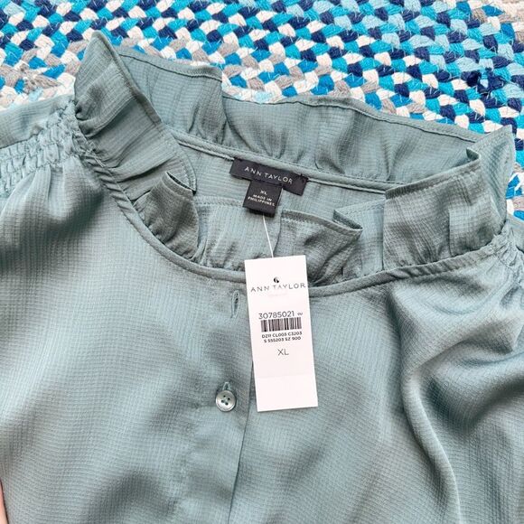 New. Ann Taylor Blouse - Picture 5 of 6